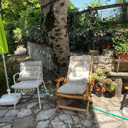 Pie Del Colle Country