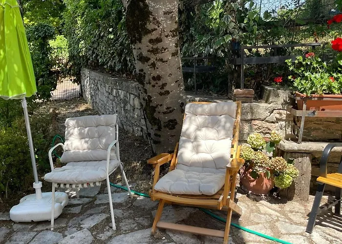 Pie Del Colle Country